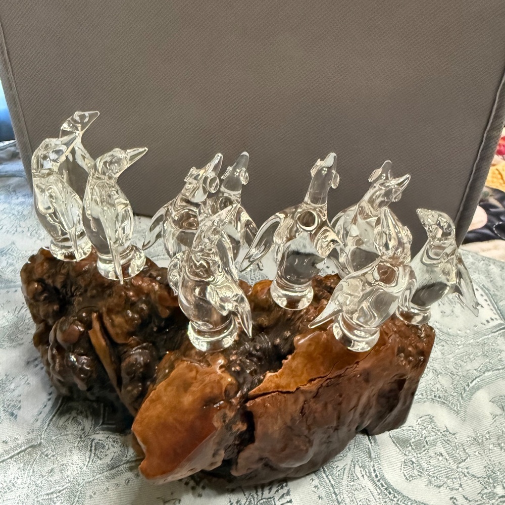 RARE Penguin Rookery on a burn 1991 Hand Blown Glass - Picture 6 of 8
